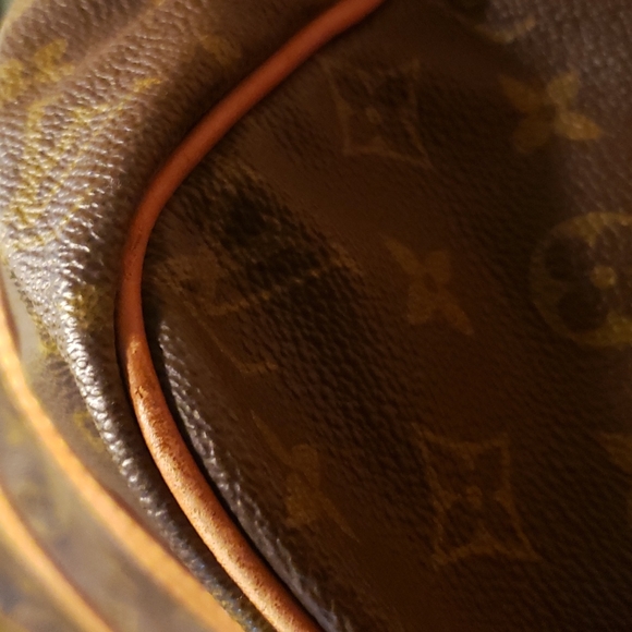 Authentic Louis Vuitton Sac Souple 35 Boston Bag - Picture 8 of 13